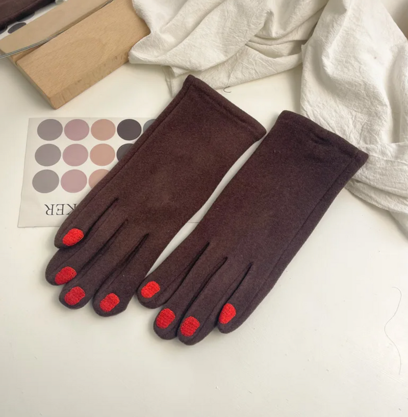 Fingerhandschuhe Braun mit rotem Nagellack