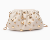 Clutch Kunstleder hellbeige mit goldenen Nieten