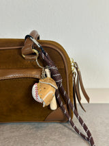 Handtasche hellbraun Wildlederoptik mit Charms