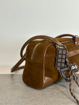 Handtasche hellbraun Wildlederoptik mit Charms