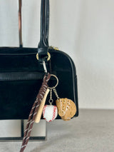 Handtasche schwarz Wildlederoptik mit Charms