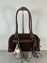 Handtasche dunkelbraun Wildlederoptik mit Charms