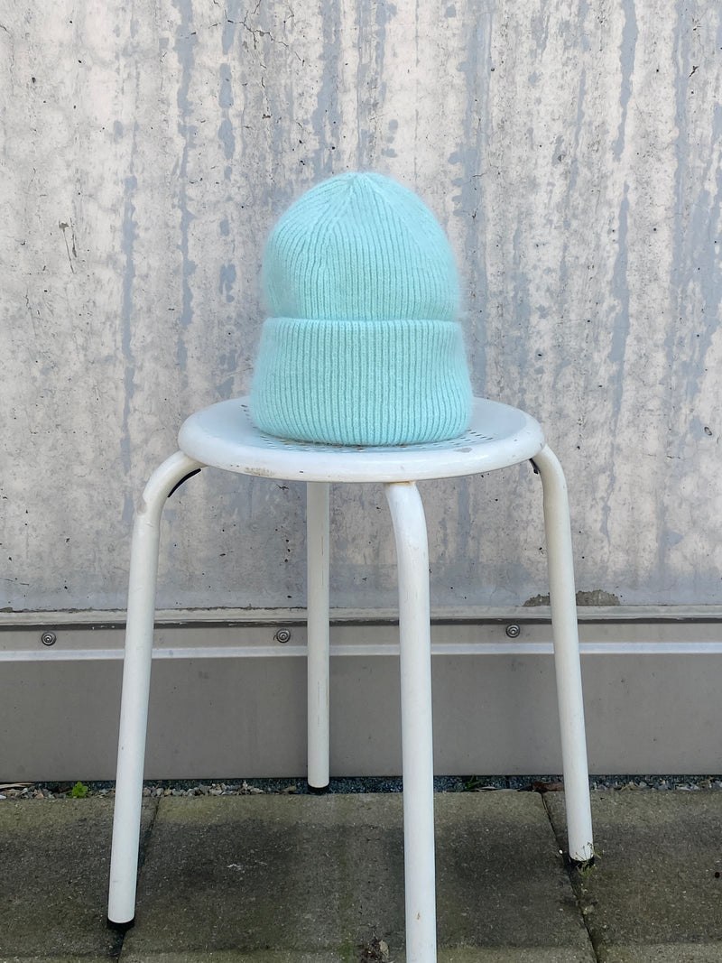 Wollmütze mit Angora in Mint. Neu bei happyonion.ch