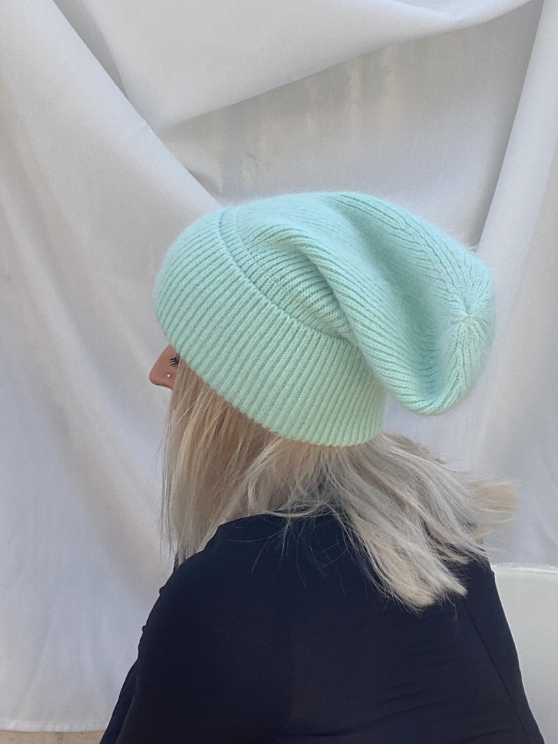 Wollmütze mit Angora in Mint. Neu bei happyonion.ch